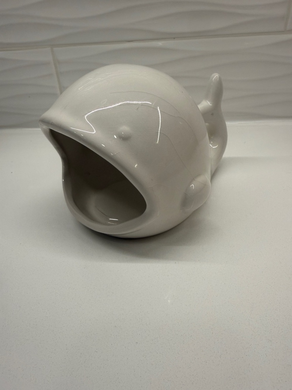 Vintage ceramic open mouth whale sponge holder